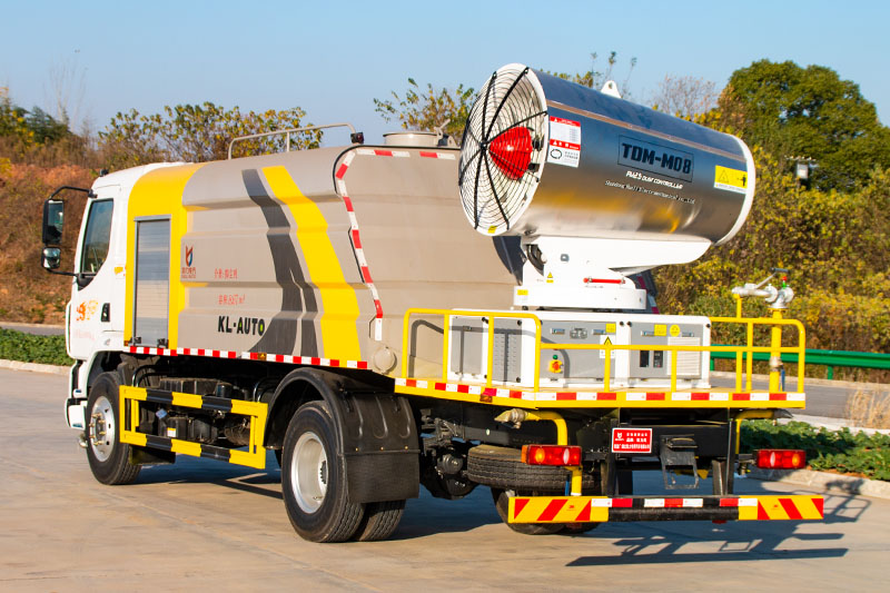 东风柳汽乘龙M3多(duō)功能(néng)抑尘車(chē)(12.5方)(60~100米雾炮)